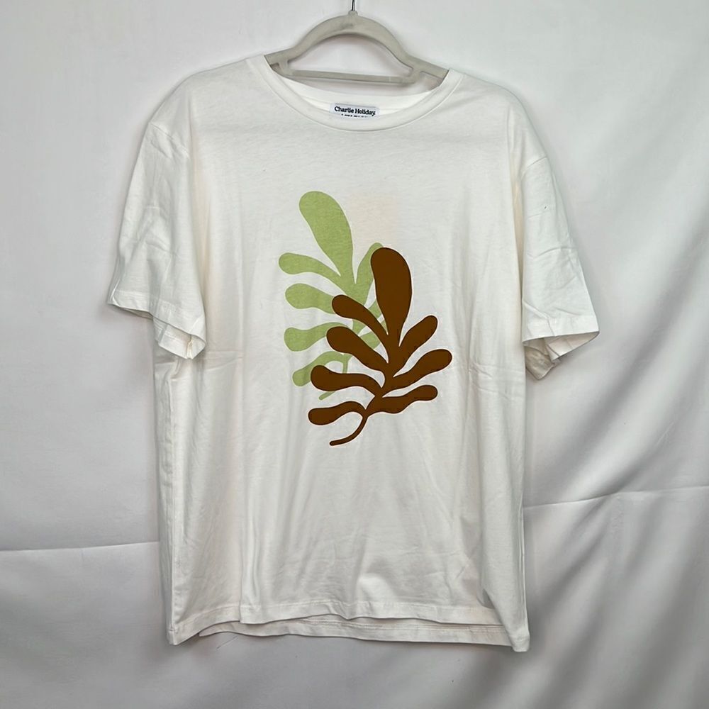 Charlie Holiday White Coral Boyfriend tee size small size 4 NWT